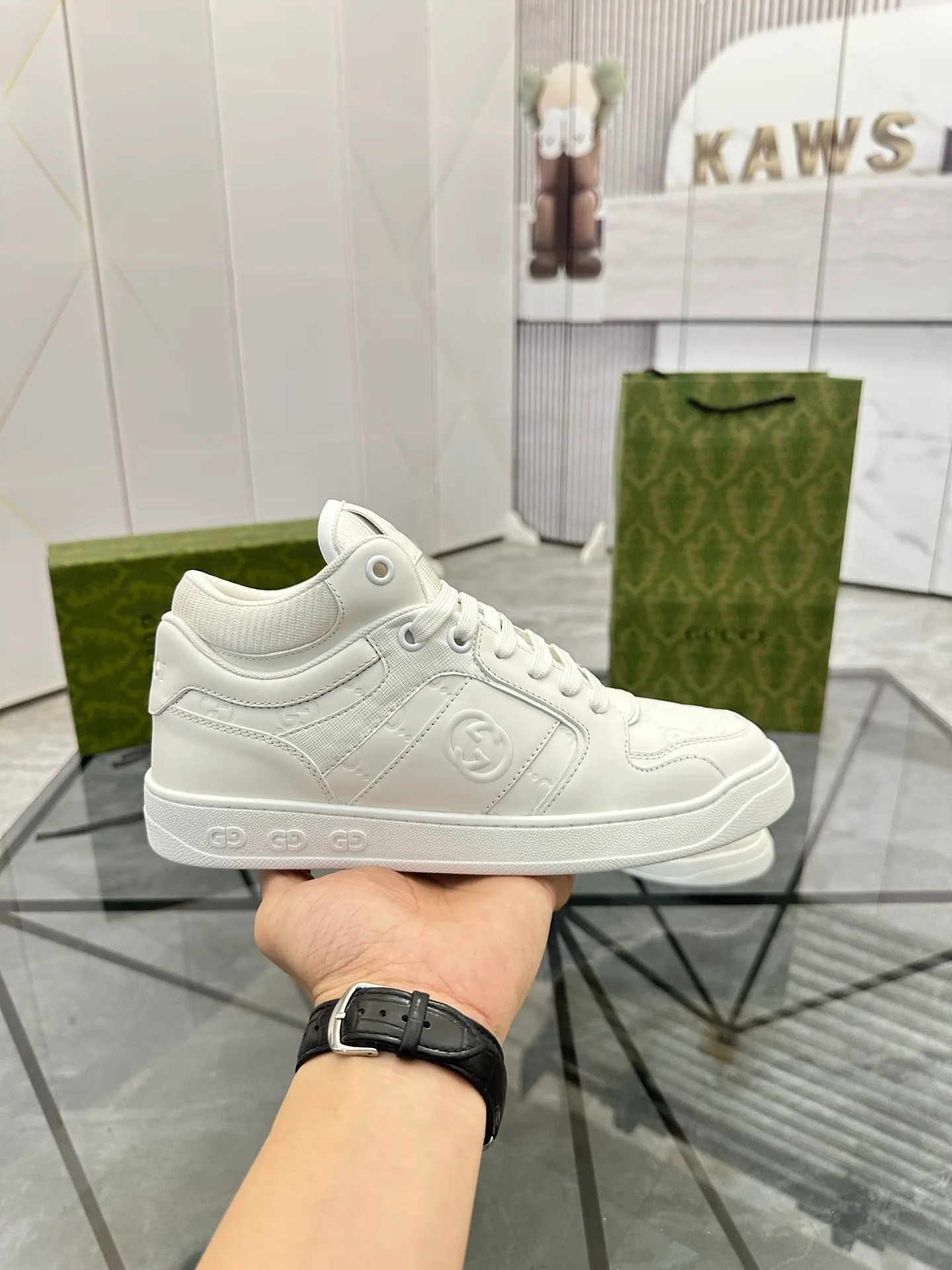 Selling men's shoes 💰: 💰P560¥ Top quality Product trademark: Gucci* "Gucci*" low-top casual shoes Regular size: 38-44 (can be customized to 45.46.) Product material: imported first-layer cowhide leather upper, breathable lining, original outsole. No.: 004